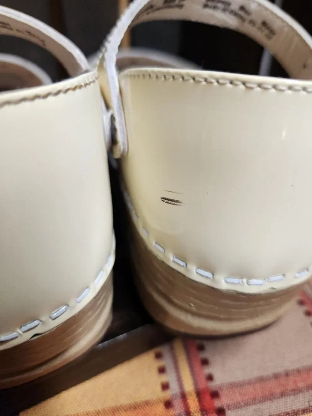Dansko Youth Mary Jane Patent Leather Biscotti Color Heart Clog Sz 34 MSRP $ 140